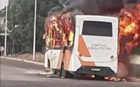 عاجل...حريق مهول يأتي على حافلة للنقل وسط هذه المدينة والوقاية تستنفر عناصرها 